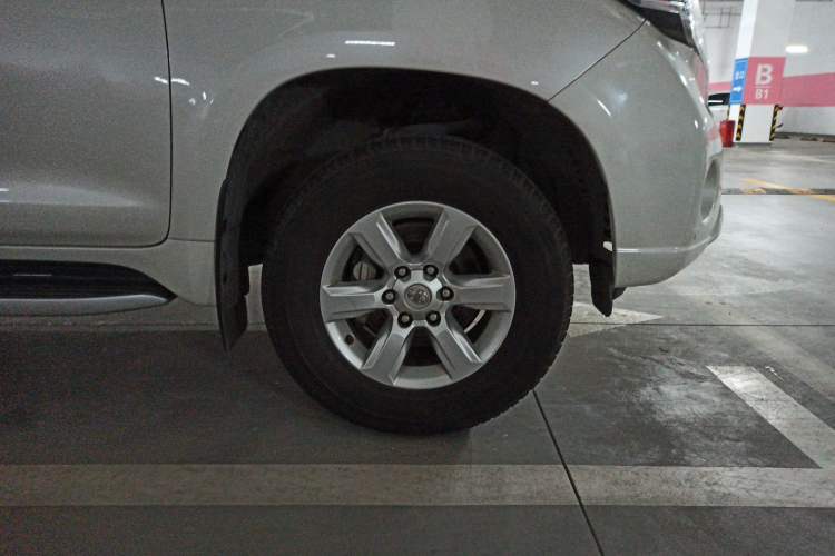 Used Toyota Prado 2018 3.5L Automatic TX-L NAVI with Rear-Mounted Spare Tire Right Front Wheel Hub