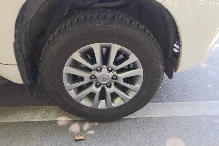 Used Toyota Prado 2018 4.0L GXR Dubai Edition – Middle East Right Front Wheel Hub