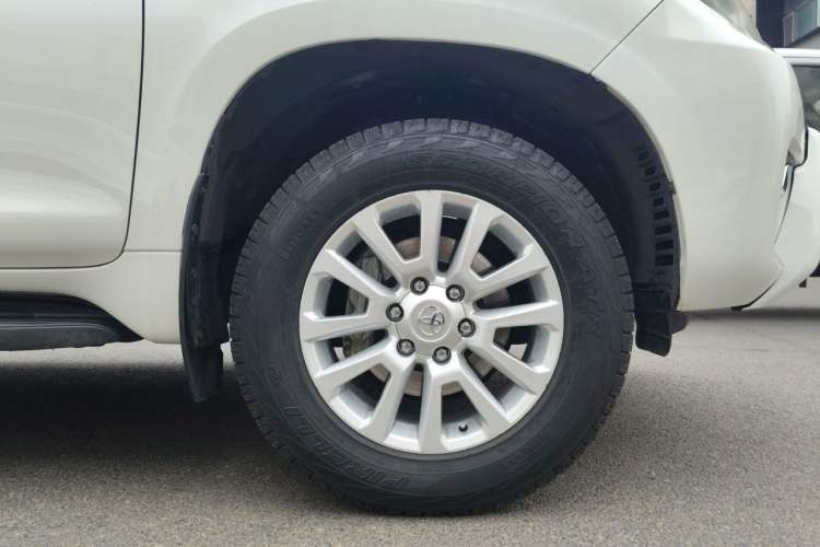 Used Toyota Prado  Right Front Wheel Hub