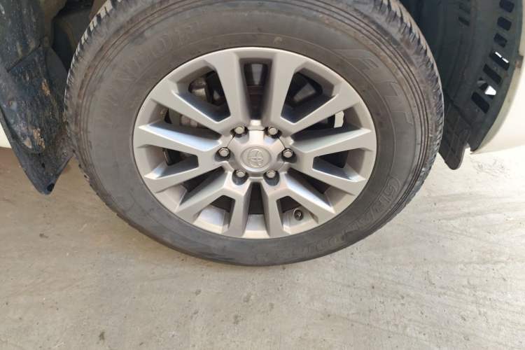 Used Toyota Prado 2018 3.5L Automatic TX-L with Rear-Mounted Spare Tire Right Front Wheel Hub
