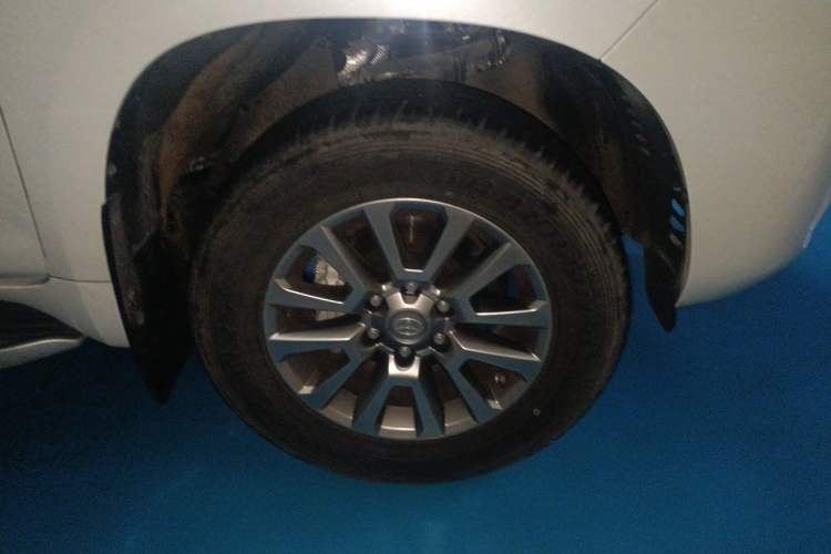Used Toyota Prado 2018 3.5L Automatic VX NAVI with Rear-Mounted Spare Tire Right Front Wheel Hub