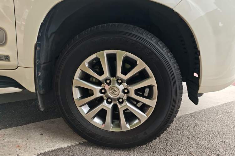 Used Toyota Prado 2018 3.5L Automatic TX-L Right Front Wheel Hub