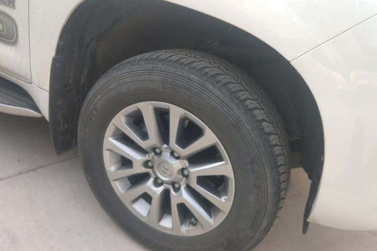 Used Toyota Prado 2018 3.5L Automatic TX-L Right Front Wheel Hub