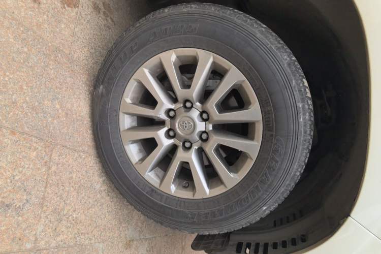 Used Toyota Prado 2018 3.5L Automatic VX NAVI with Rear-Mounted Spare Tire Right Front Wheel Hub
