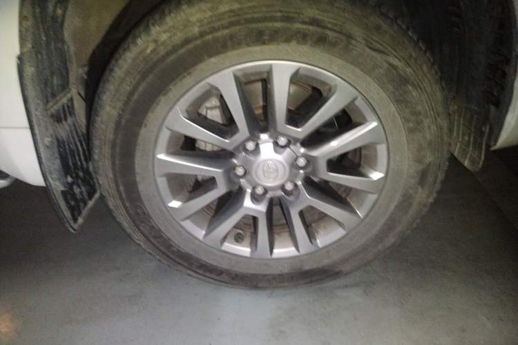 Used Toyota Prado 2018 3.5L Automatic TX-L NAVI with Rear-Mounted Spare Tire Right Front Wheel Hub