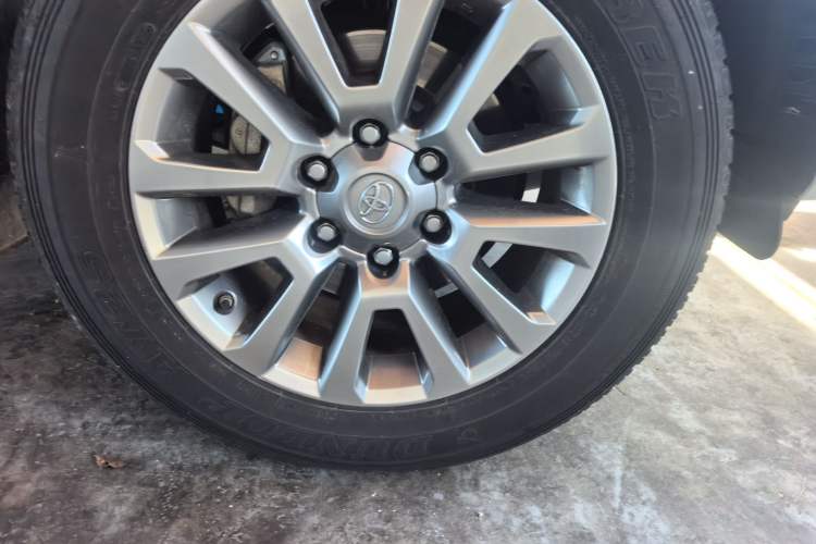 Used Toyota Prado 2018 3.5L Automatic TX-L NAVI with Rear-Mounted Spare Tire Right Front Wheel Hub