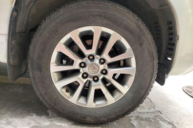 Used Toyota Prado 2018 3.5L Automatic TX-L with Rear-Mounted Spare Tire Right Front Wheel Hub