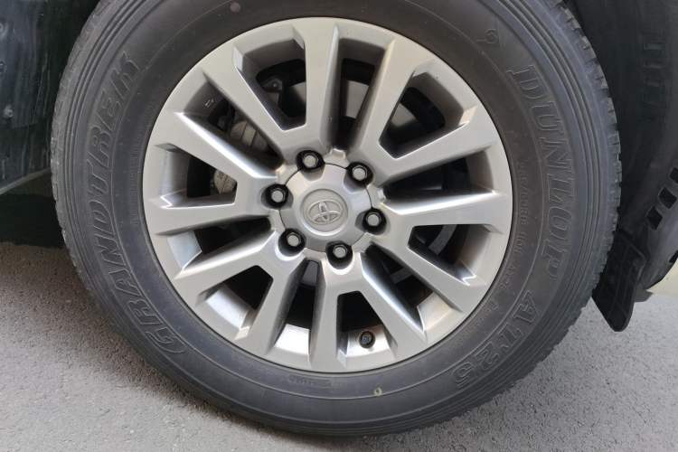 Used Toyota Prado 2018 3.5L Automatic TX-L with Rear-Mounted Spare Tire Right Front Wheel Hub