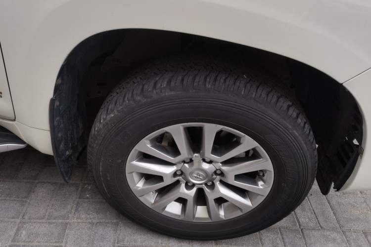 Used Toyota Prado 2018 3.5L Automatic TX-L with Rear-Mounted Spare Tire Right Front Wheel Hub
