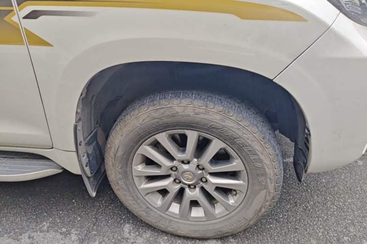 Used Toyota Prado 2018 3.5L Automatic TX-L with Rear-Mounted Spare Tire Right Front Wheel Hub