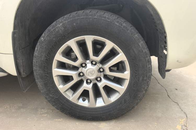 Used Toyota Prado 2018 3.5L Automatic TX-L NAVI with Rear-Mounted Spare Tire Right Front Wheel Hub