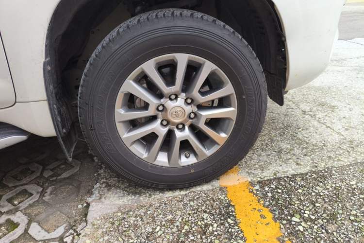 Used Toyota Prado 2018 3.5L Automatic TX-L with Rear-Mounted Spare Tire Right Front Wheel Hub