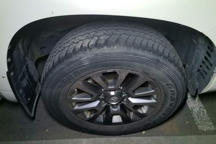 Used Toyota Prado 2018 3.5L Automatic TX-L with Rear-Mounted Spare Tire Right Front Wheel Hub