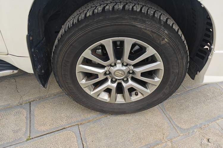 Used Toyota Prado 2018 3.5L Automatic TX-L Right Front Wheel Hub