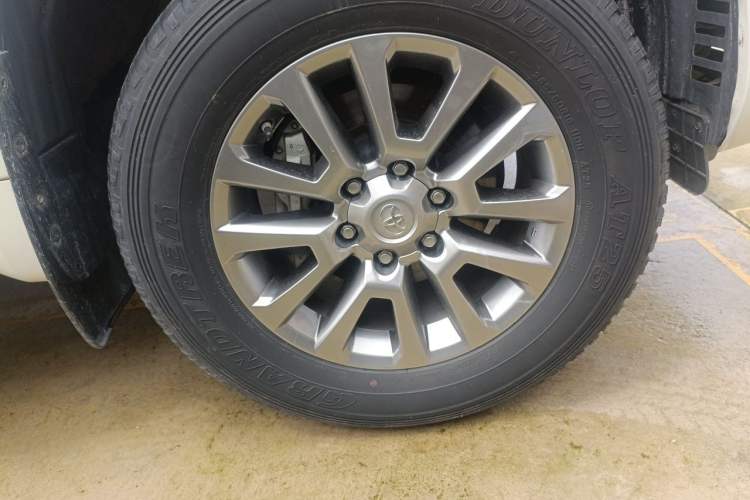 Used Toyota Prado 2018 3.5L Automatic TX-L Right Front Wheel Hub
