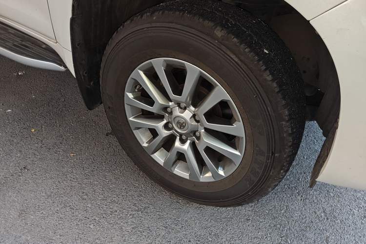 Used Toyota Prado 2018 3.5L Automatic TX-L NAVI Right Front Wheel Hub