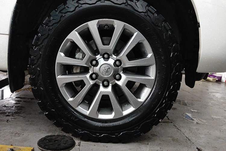 Used Toyota Prado 2018 3.5L Automatic TX-L with Rear-Mounted Spare Tire Right Front Wheel Hub
