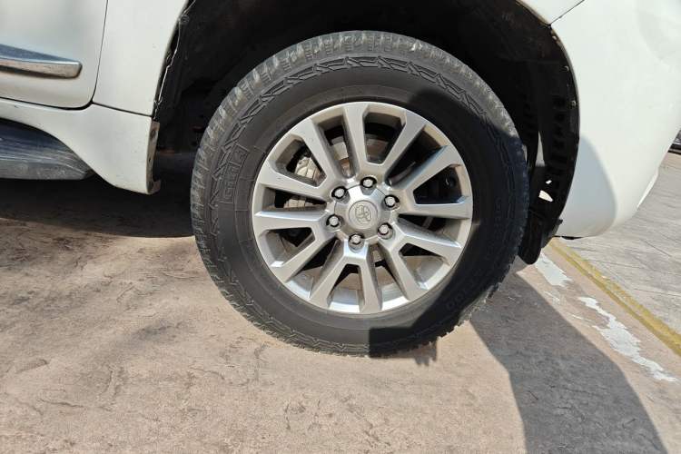 Used Toyota Prado 2018 3.5L Automatic SX Right Front Wheel Hub