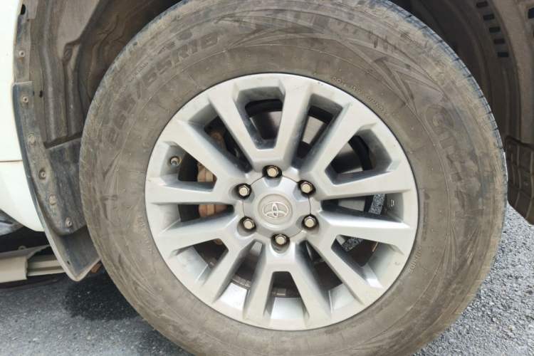 Used Toyota Prado  Right Front Wheel Hub