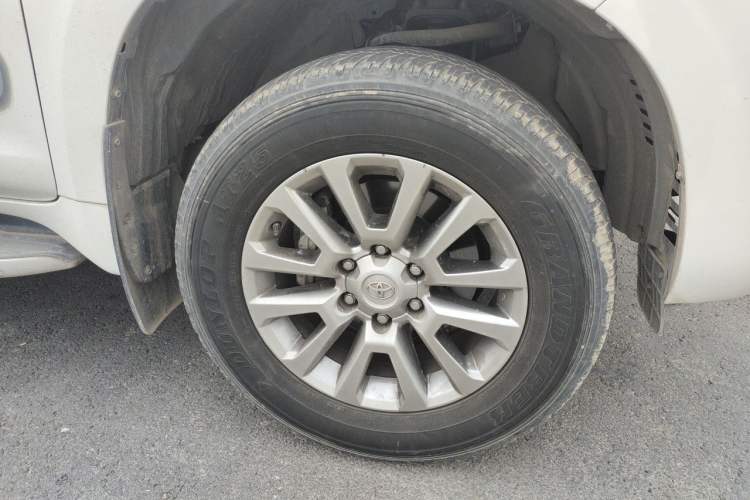 Used Toyota Prado 2018 3.5L Automatic TX-L with Rear-Mounted Spare Tire Right Front Wheel Hub