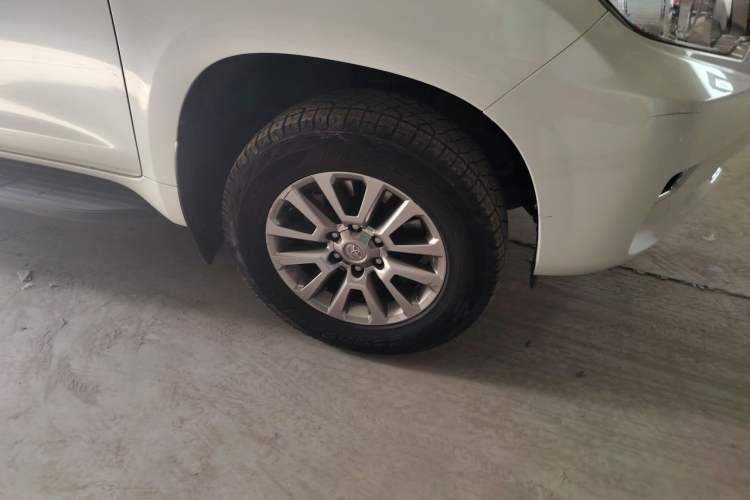 Used Toyota Prado 2018 3.5L Automatic SX Right Front Wheel Hub