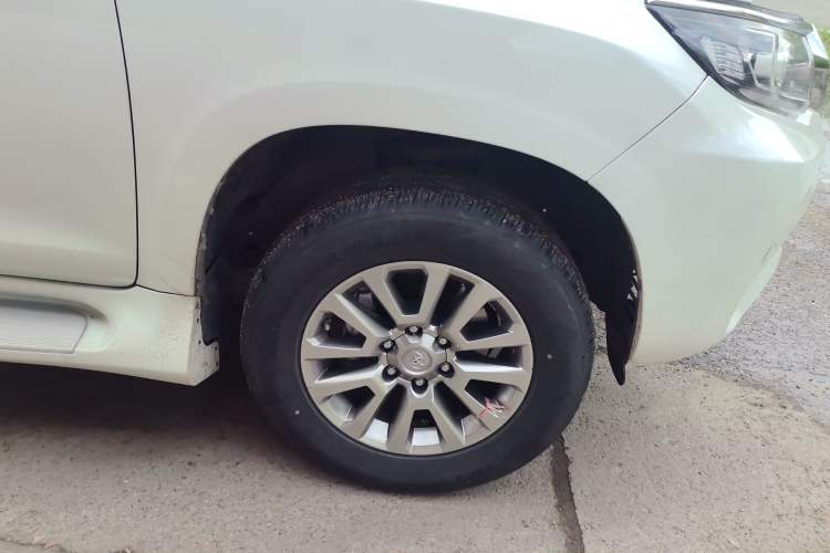 Used Toyota Prado 2018 3.5L Automatic SX Right Front Wheel Hub