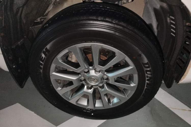 Used Toyota Prado 2018 3.5L Automatic TX-L NAVI with Rear-Mounted Spare Tire Right Front Wheel Hub