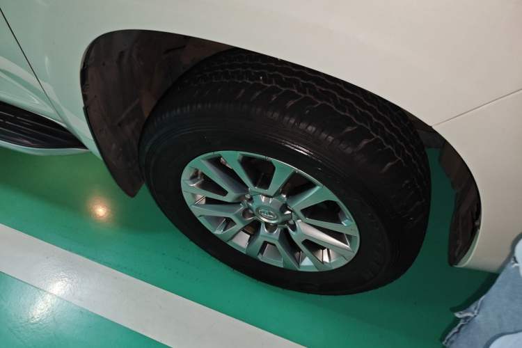 Used Toyota Prado 2018 3.5L Automatic TX-L NAVI with Rear-Mounted Spare Tire Right Front Wheel Hub