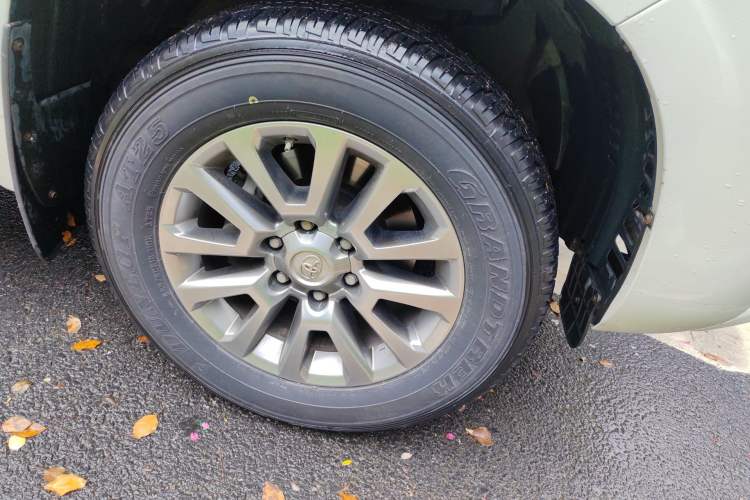 Used Toyota Prado 2018 3.5L Automatic TX-L Right Front Wheel Hub