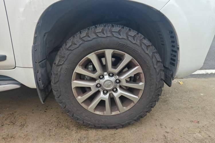 Used Toyota Prado 2018 3.5L Automatic TX-L with Rear-Mounted Spare Tire Right Front Wheel Hub
