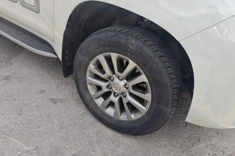 Used Toyota Prado 2018 3.5L Automatic TX-L with Rear-Mounted Spare Tire Right Front Wheel Hub