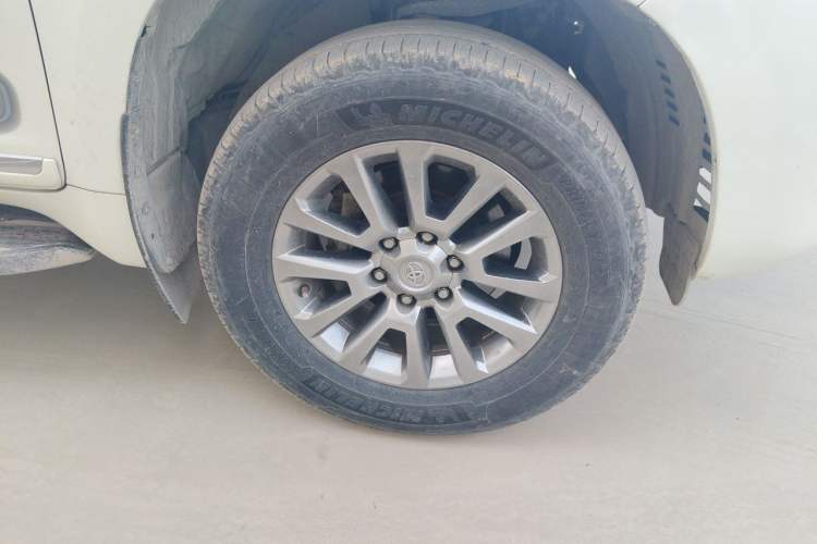 Used Toyota Prado  Right Front Wheel Hub