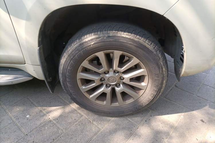 Used Toyota Prado 2018 3.5L Automatic TX-L with Rear-Mounted Spare Tire Right Front Wheel Hub