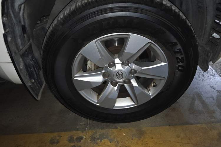 Used Toyota Prado  Right Front Wheel Hub