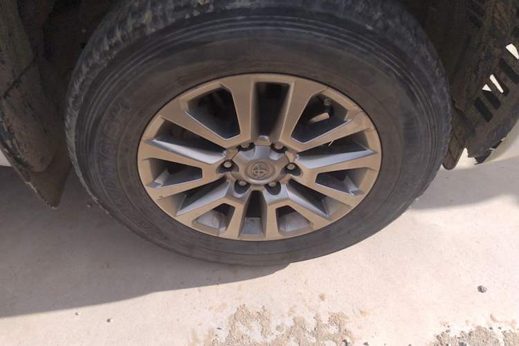 Used Toyota Prado 2018 3.5L Automatic TX-L Right Front Wheel Hub