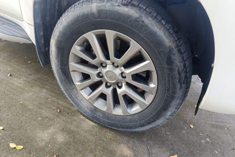 Used Toyota Prado 2018 3.5L Automatic TX-L NAVI with Rear-Mounted Spare Tire Right Front Wheel Hub