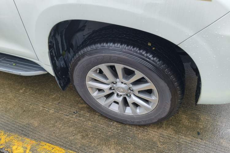 Used Toyota Prado 2018 3.5L Automatic TX-L Right Front Wheel Hub
