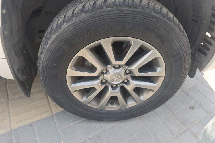 Used Toyota Prado 2018 3.5L Automatic TX-L Right Front Wheel Hub