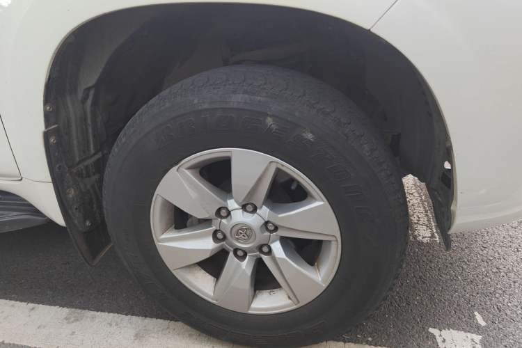 Used Toyota Prado 2018 2.7L TXL Nine-Cylinder External Fuel Tank Large Fuel Capacity – Middle East Right Front Wheel Hub