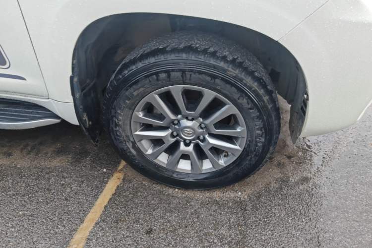 Used Toyota Prado 2018 3.5L Automatic TX-L with Rear-Mounted Spare Tire Right Front Wheel Hub