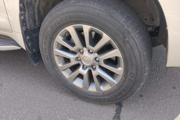 Used Toyota Prado 2018 3.5L Automatic TX-L Right Front Wheel Hub