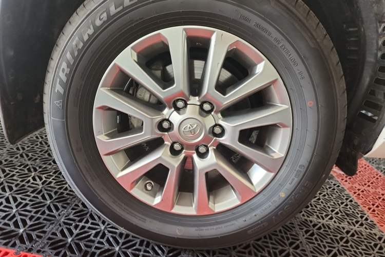 Used Toyota Prado 2018 3.5L Automatic TX Right Front Wheel Hub