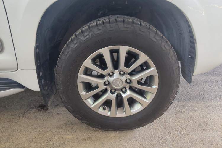 Used Toyota Prado 2018 3.5L Automatic TX-L with Rear-Mounted Spare Tire Right Front Wheel Hub