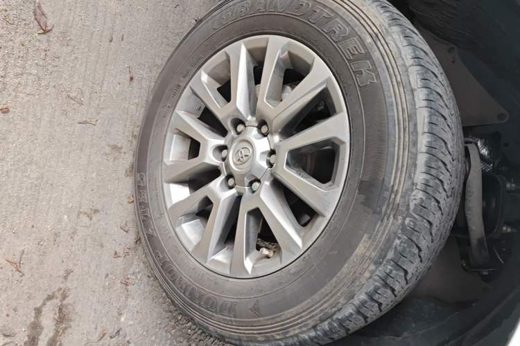 Used Toyota Prado 2018 3.5L Automatic TX-L with Rear-Mounted Spare Tire Right Front Wheel Hub