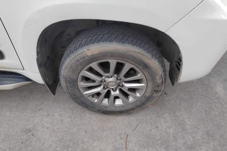 Used Toyota Prado 2018 3.5L Automatic TX-L with Rear-Mounted Spare Tire Right Front Wheel Hub