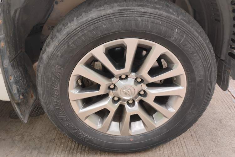 Used Toyota Prado 2018 3.5L Automatic TX-L with Rear-Mounted Spare Tire Right Front Wheel Hub