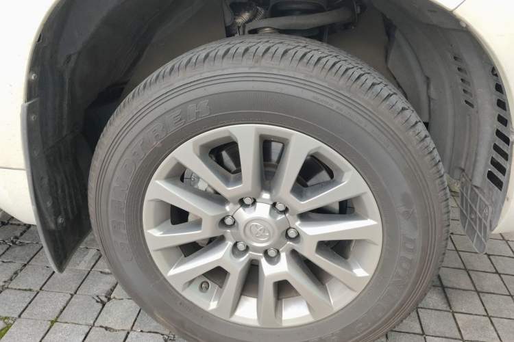 Used Toyota Prado 2018 3.5L Automatic TX-L NAVI with Rear-Mounted Spare Tire Right Front Wheel Hub