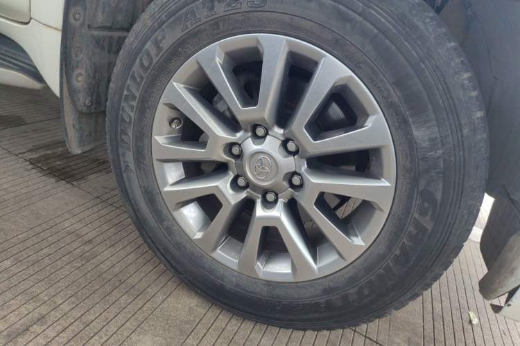Used Toyota Prado 2018 3.5L Automatic TX-L NAVI with Rear-Mounted Spare Tire Right Front Wheel Hub