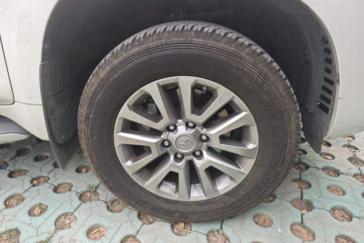 Used Toyota Prado 2018 3.5L Automatic TX-L Right Front Wheel Hub