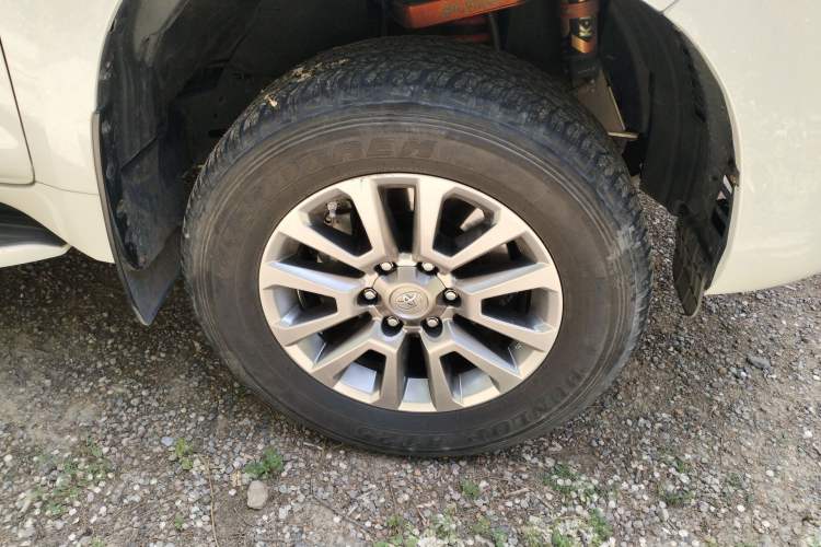 Used Toyota Prado 2018 3.5L Automatic TX-L with Rear-Mounted Spare Tire Right Front Wheel Hub